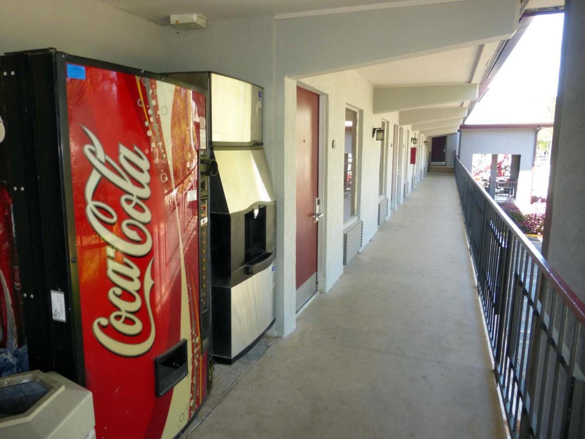 东塔拉哈西红屋顶酒店 外观 照片